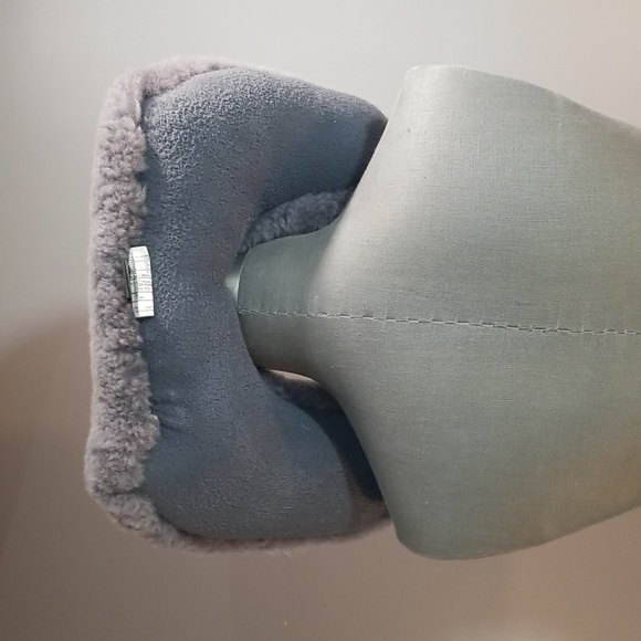 Genuine sheepskin neck rest Eglis Sheep farm made in Canada grey - Picture 3 of 7